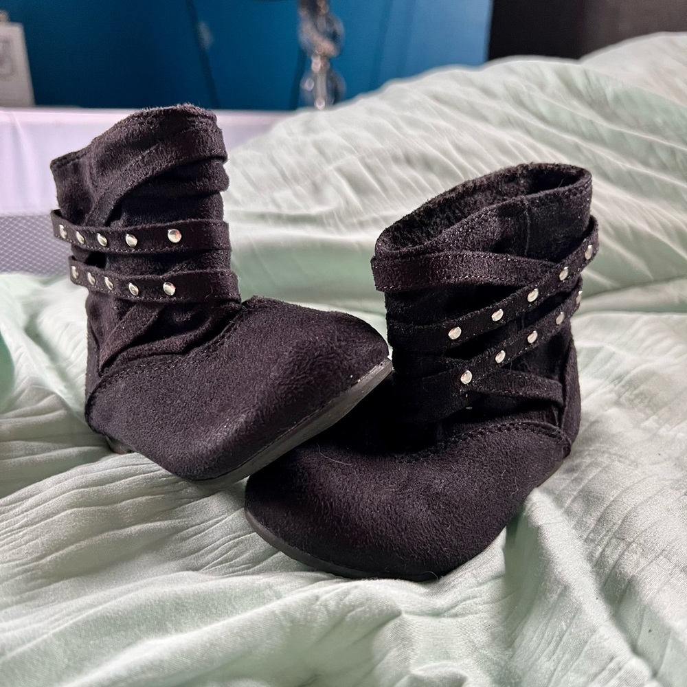 Size 5 • Black Baby Boots🤍